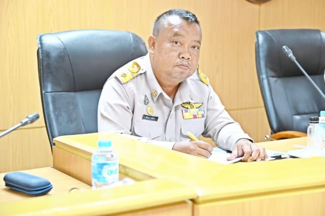 การประชุมสภาองค์การบริหารส่วนตำบลบางรักน้อย สมัยสามัญ สมัยที่ 3 ครั้งที่ 1/2568 ภาพที่ 11