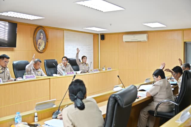 การประชุมสภาองค์การบริหารส่วนตำบลบางรักน้อย สมัยสามัญ สมัยที่ 3 ครั้งที่ 1/2568 ภาพที่ 6