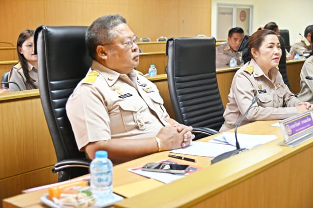การประชุมสภาองค์การบริหารส่วนตำบลบางรักน้อย สมัยสามัญ สมัยที่ 3 ครั้งที่ 1/2568 ภาพที่ 4