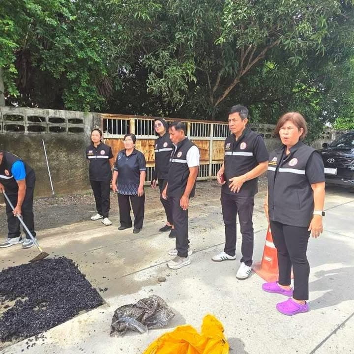 เทศบาลเมืองบางรักน้อยลงพื้นที่ตรวจสอบซ่อมแซมถนน ภาพที่ 2