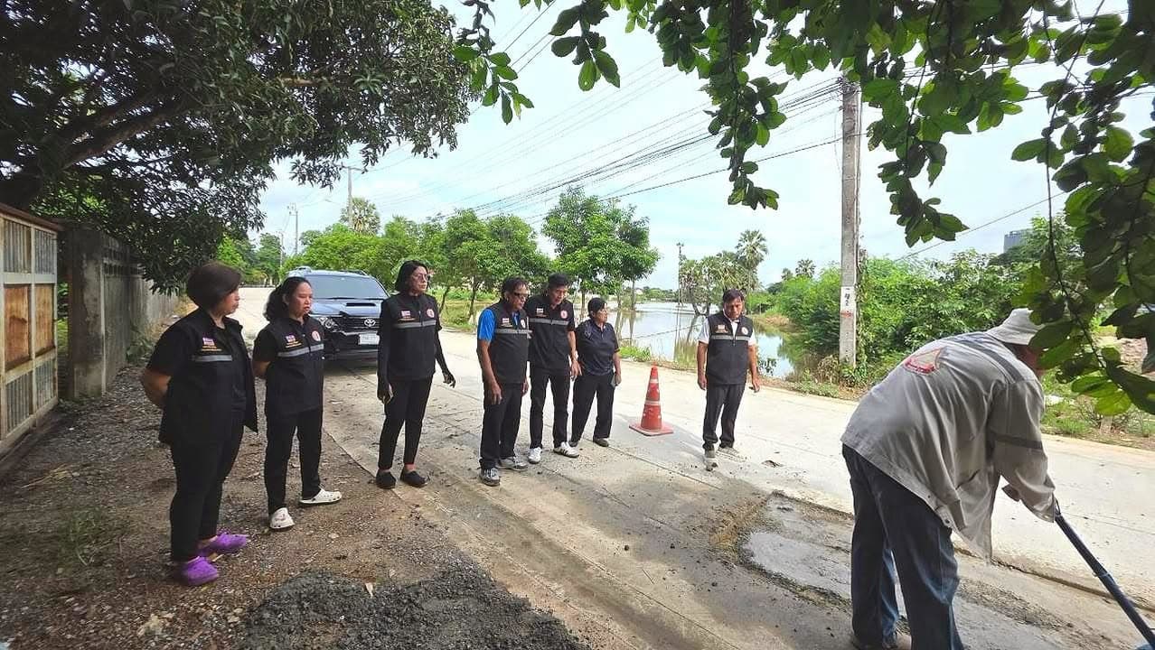 เทศบาลเมืองบางรักน้อยลงพื้นที่ตรวจสอบซ่อมแซมถนน ภาพที่ 5