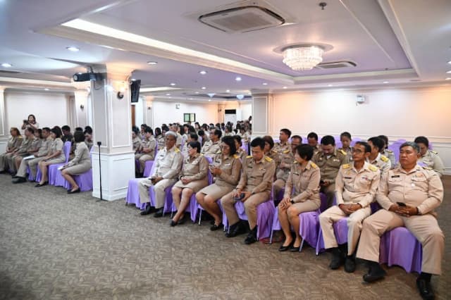การประชุมมอบนโยบายแก่พนักงาน ภาพที่ 13