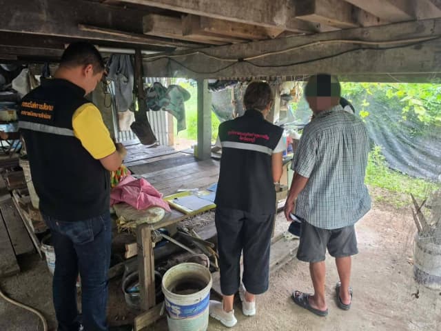 ลงพื้นที่ตรวจเยี่ยมและให้ความช่วยเหลือกลุ่มเปราะบางในตำบลบางรักน้อย ภาพที่ 4