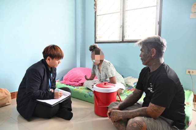 ลงพื้นที่ให้การช่วยเหลือครัวเรือนเปราะบางในเขตพื้นที่เทศบาลเมืองบางรักน้อย ภาพที่ 19