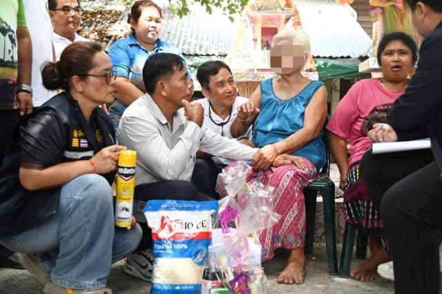 ลงพื้นที่ให้การช่วยเหลือครัวเรือนเปราะบางในเขตพื้นที่เทศบาลเมืองบางรักน้อย ภาพที่ 10