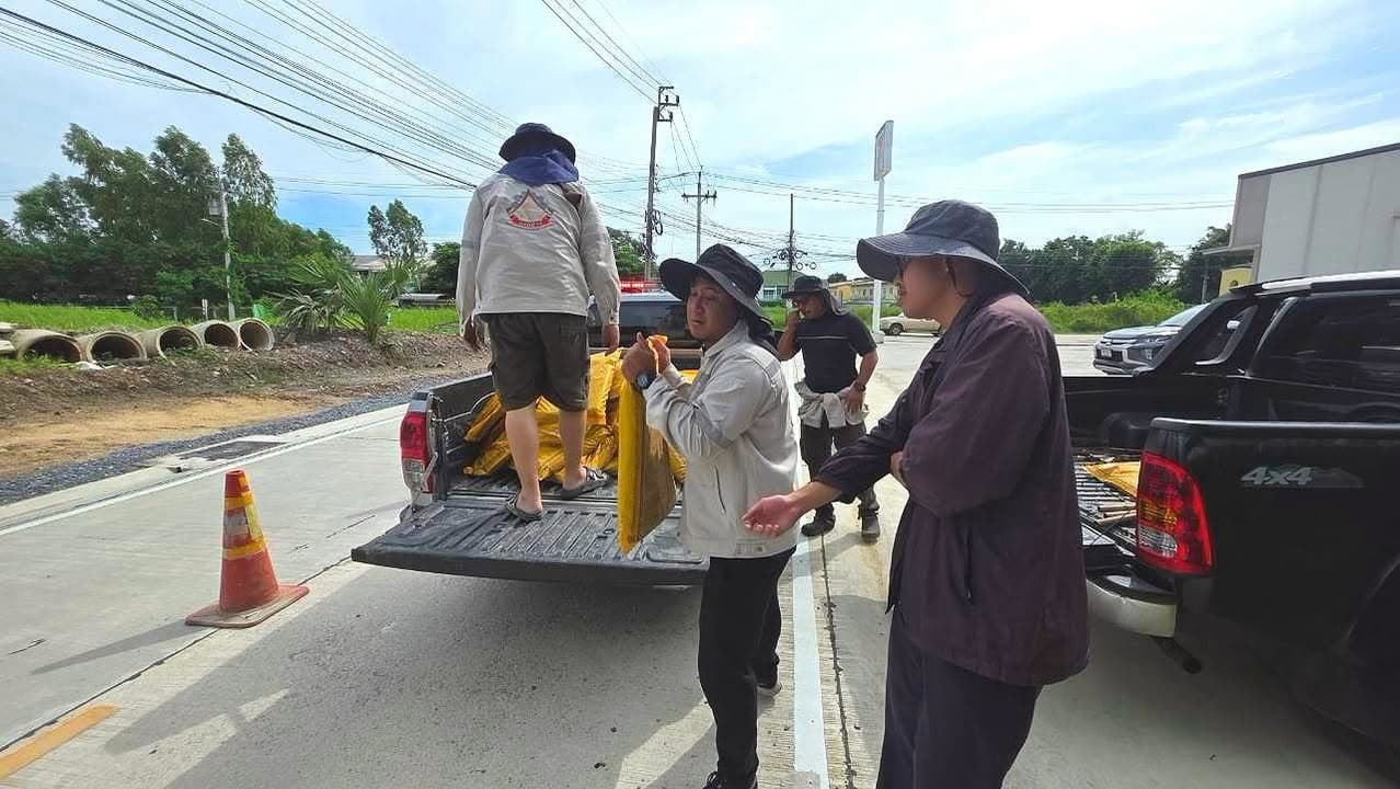 เทศบาลเมืองบางรักน้อยลงพื้นที่ตรวจสอบซ่อมแซมถนน ภาพที่ 9