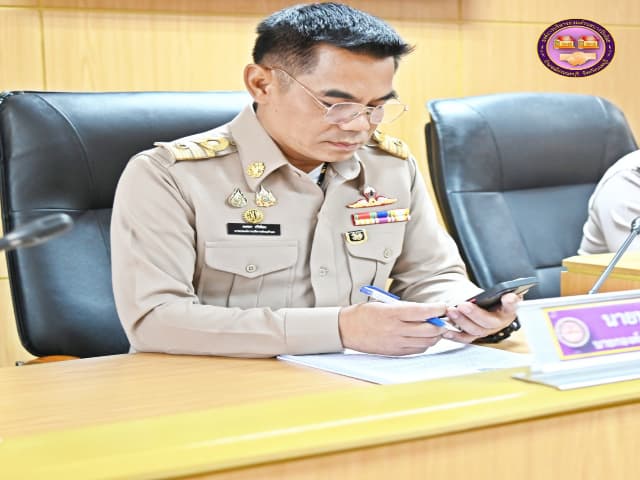 การประชุมสภาองค์การบริหารส่วนตำบลบางรักน้อย สมัยสามัญ สมัยที่ 3 ครั้งที่ 1/2568 ภาพที่ 27