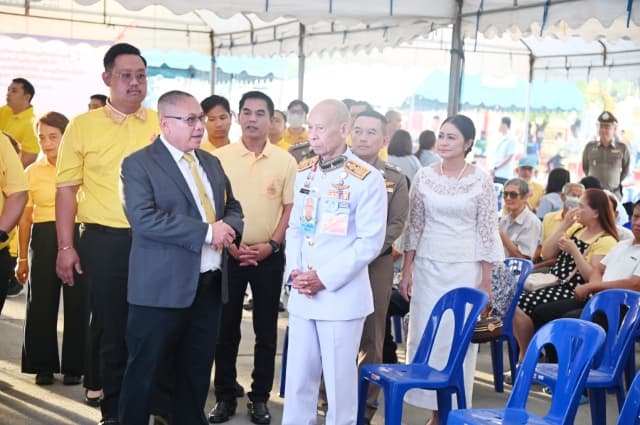 พิธีทำบุญตักบาตรข้าวสารอาหารแห้งและเจริญพระพุทธมนต์ ภาพที่ 2