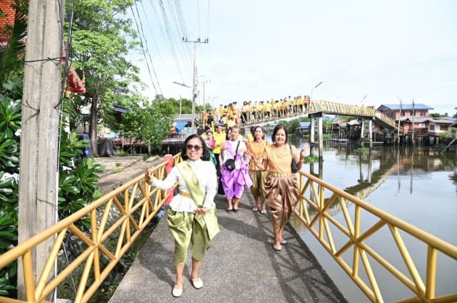 ชมรมผู้สูงอายุในตำบลบางรักน้อย โรงพยาบาลส่งเสริมสุขภาพตำบลบ้านบางประดู่ หมู่ที่ 6 จัดกิจกรรมแห่เทียนเข้าพรรษา ภาพที่ 16