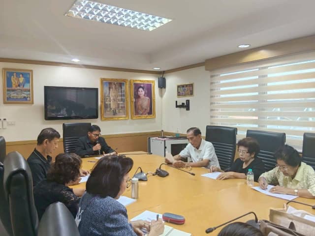 ประชุมคณะกรรมการชมรมผู้สูงอายุ เทศบาลเมืองบางรักน้อย ภาพที่ 11