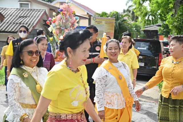 ชมรมผู้สูงอายุในตำบลบางรักน้อย โรงพยาบาลส่งเสริมสุขภาพตำบลบ้านบางประดู่ หมู่ที่ 6 จัดกิจกรรมแห่เทียนเข้าพรรษา ภาพที่ 10