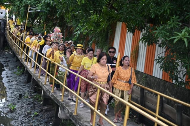 ชมรมผู้สูงอายุในตำบลบางรักน้อย โรงพยาบาลส่งเสริมสุขภาพตำบลบ้านบางประดู่ หมู่ที่ 6 จัดกิจกรรมแห่เทียนเข้าพรรษา ภาพที่ 2