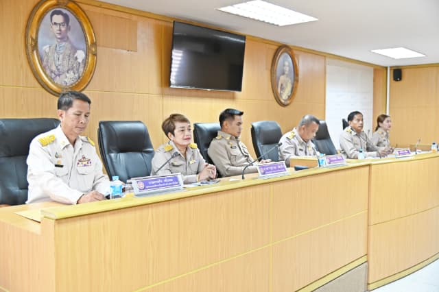 การประชุมสภาองค์การบริหารส่วนตำบลบางรักน้อย สมัยสามัญ สมัยที่ 3 ครั้งที่ 1/2568 ภาพที่ 9