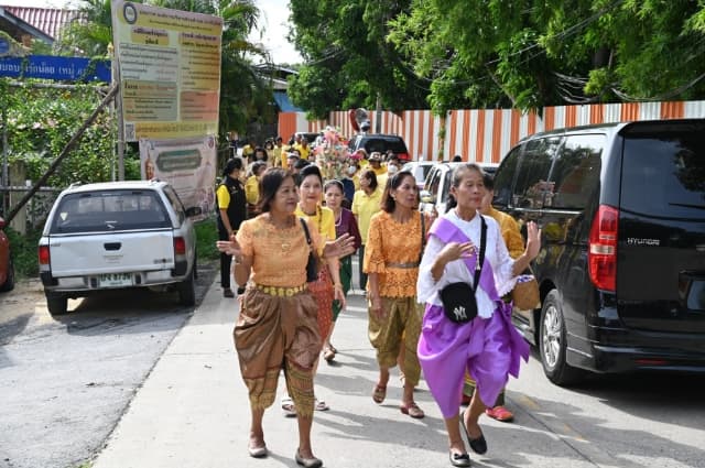 ชมรมผู้สูงอายุในตำบลบางรักน้อย โรงพยาบาลส่งเสริมสุขภาพตำบลบ้านบางประดู่ หมู่ที่ 6 จัดกิจกรรมแห่เทียนเข้าพรรษา ภาพที่ 12